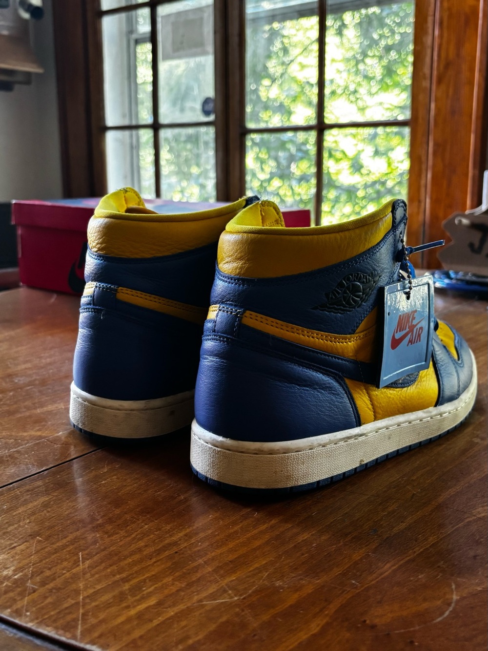 Air Jordan 1 Retro High OG Reverse Laney - Picture 8 of 10